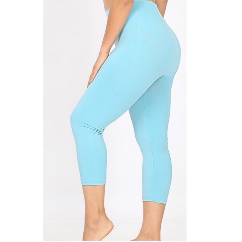 Light blue plus size leggings